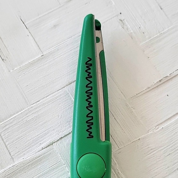 Provo Craft Lot of 6 Different Crafting Scissors with 6 Different Patterns - Picture 8 of 11